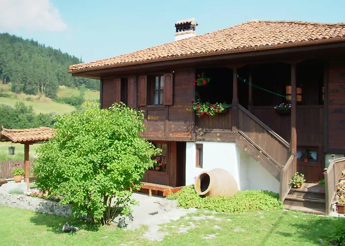 Hadji Neikovi Guest Houses